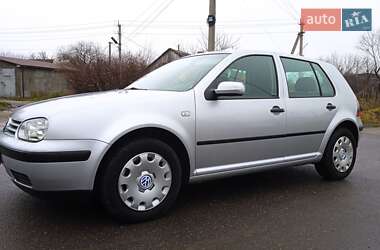 Хэтчбек Volkswagen Golf 2003 в Красилове