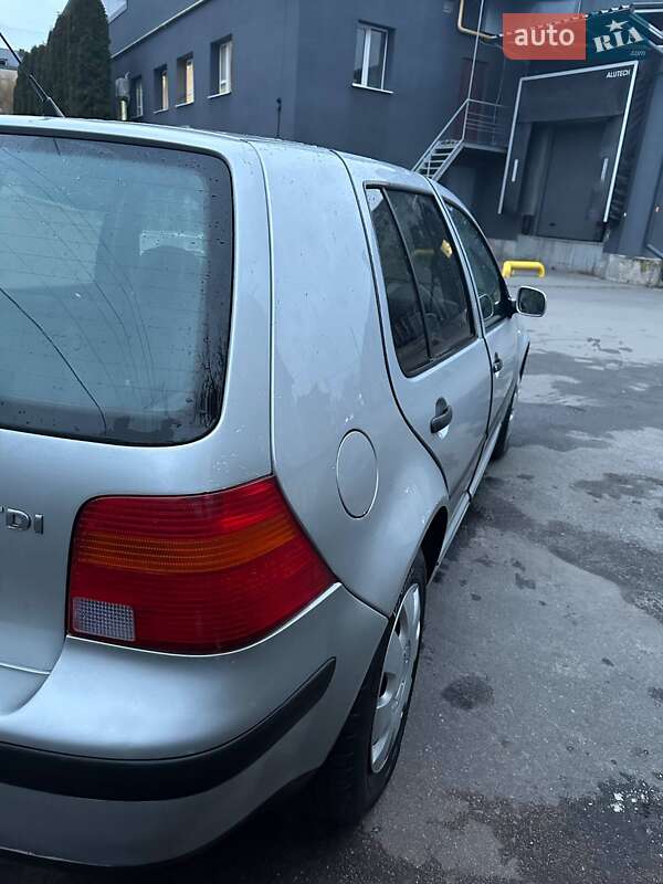 Хетчбек Volkswagen Golf 2000 в Збаражі