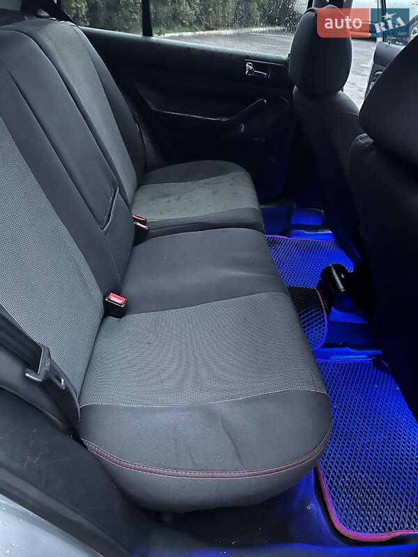 Хетчбек Volkswagen Golf 2000 в Збаражі