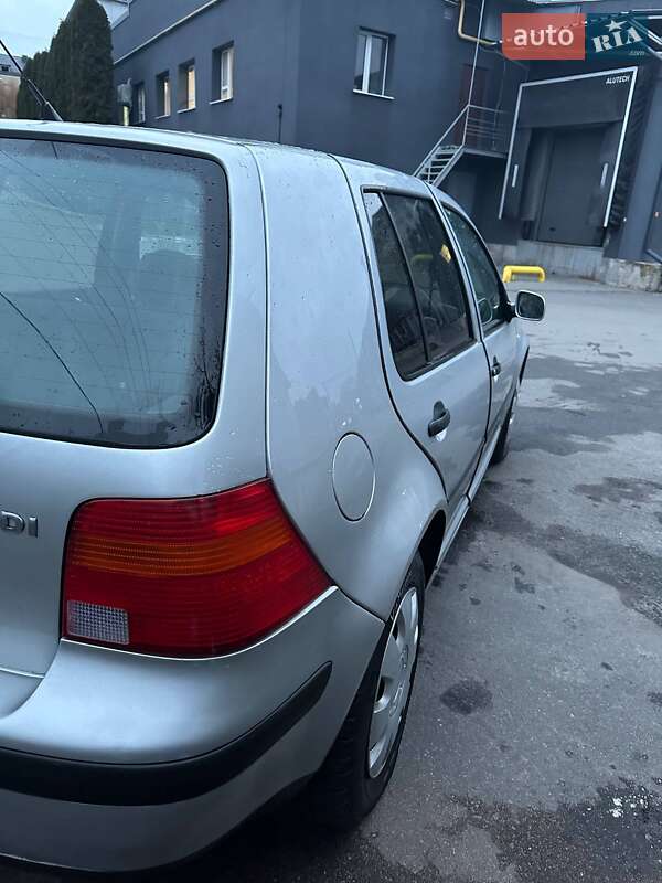 Хетчбек Volkswagen Golf 2000 в Збаражі