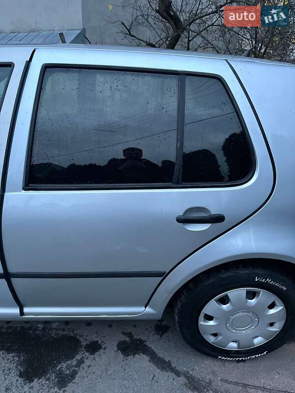 Хетчбек Volkswagen Golf 2000 в Збаражі