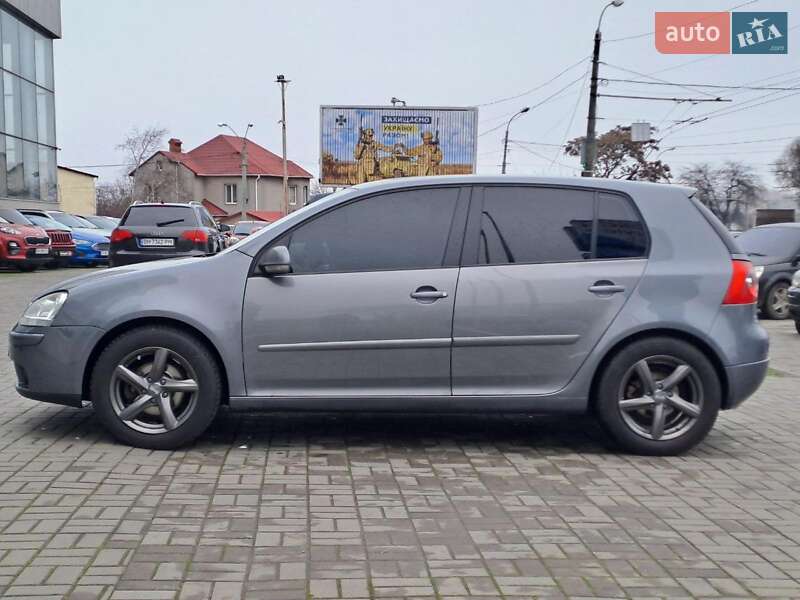 Хэтчбек Volkswagen Golf 2006 в Одессе