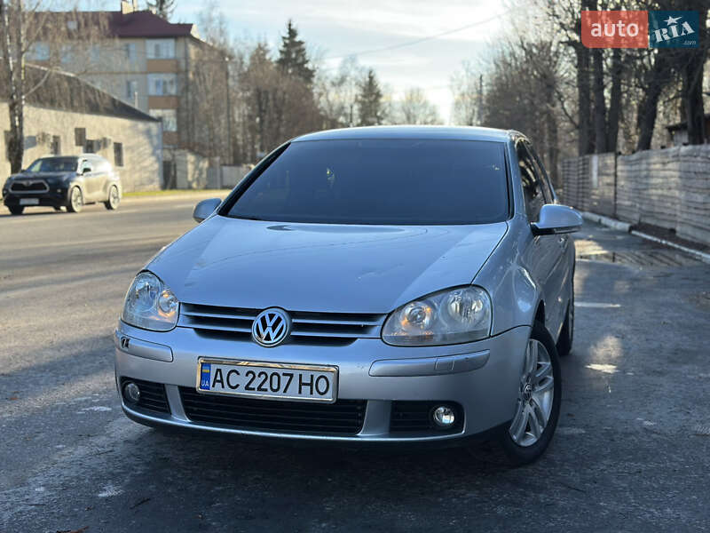Хетчбек Volkswagen Golf 2006 в Звягелі