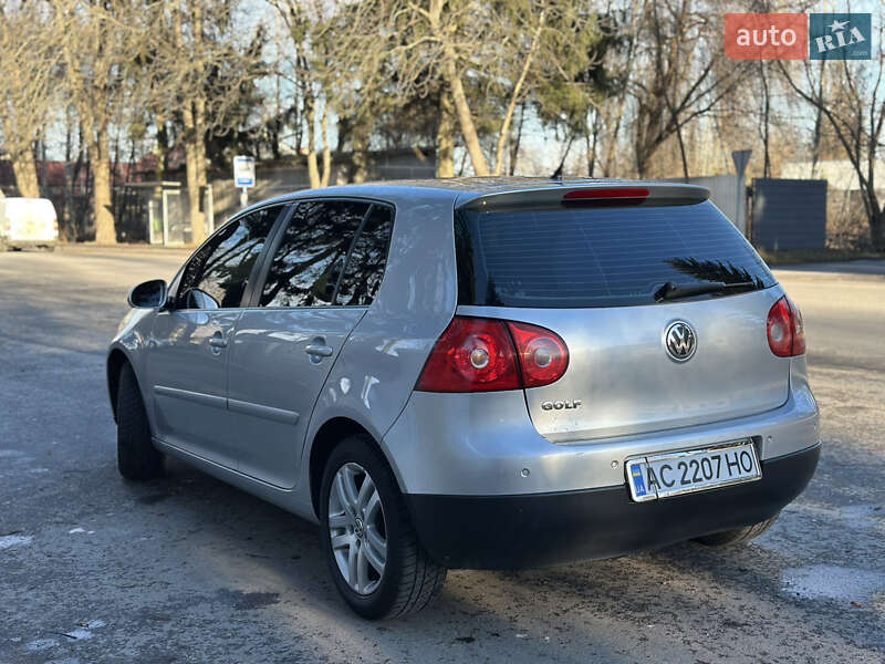 Хетчбек Volkswagen Golf 2006 в Звягелі