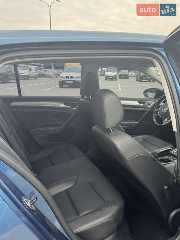 Хетчбек Volkswagen Golf 2015 в Івано-Франківську