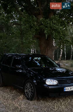 Хетчбек Volkswagen Golf 2002 в Києві
