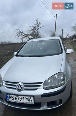 Хетчбек Volkswagen Golf 2004 в Могилів-Подільському