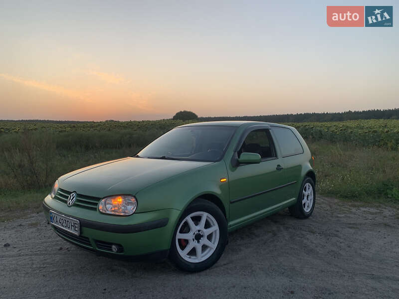 Хетчбек Volkswagen Golf 1998 в Києві