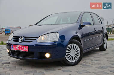 Хэтчбек Volkswagen Golf 2008 в Сарнах