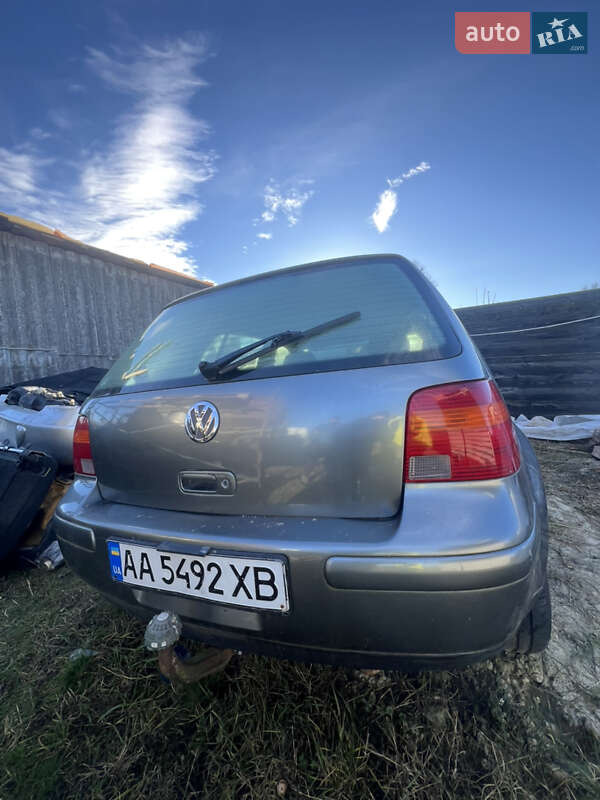Хетчбек Volkswagen Golf 2003 в Немішаєве