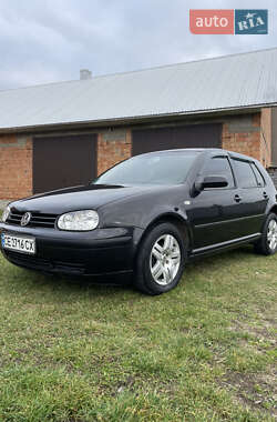 Хетчбек Volkswagen Golf 2003 в Чернівцях
