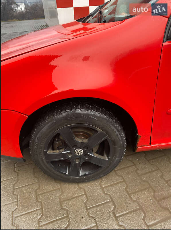 Хэтчбек Volkswagen Golf 2005 в Рахове