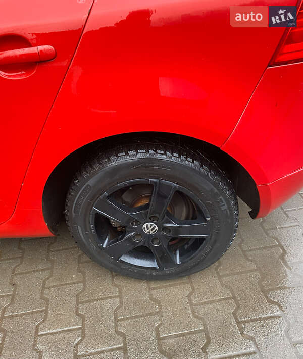 Хэтчбек Volkswagen Golf 2005 в Рахове