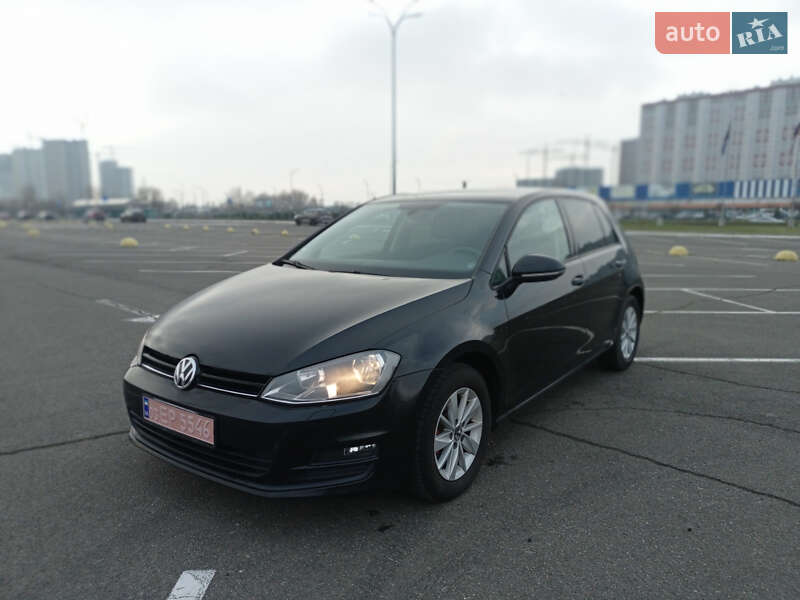 Хэтчбек Volkswagen Golf 2014 в Киеве