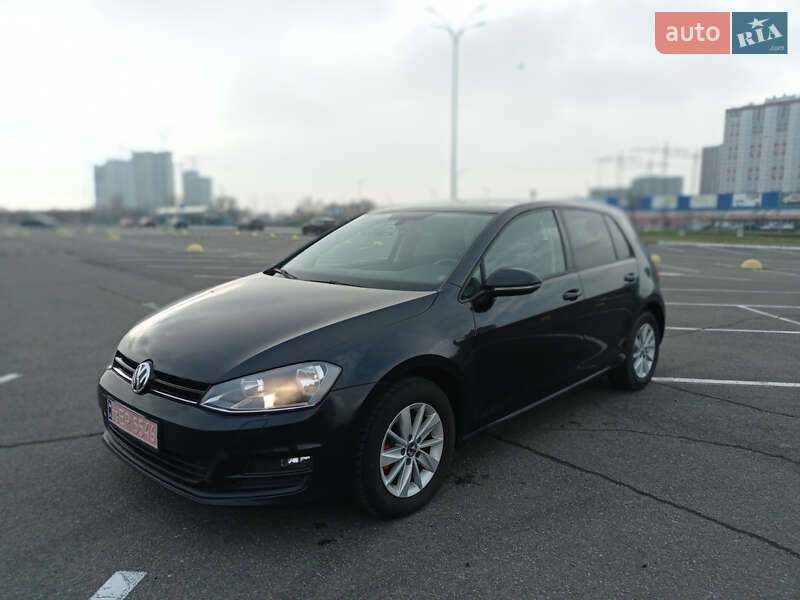 Хэтчбек Volkswagen Golf 2014 в Киеве