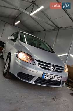 Хетчбек Volkswagen Golf 2005 в Чернівцях