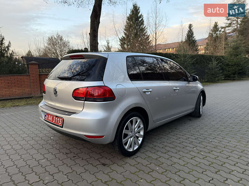 Хетчбек Volkswagen Golf 2010 в Сваляві