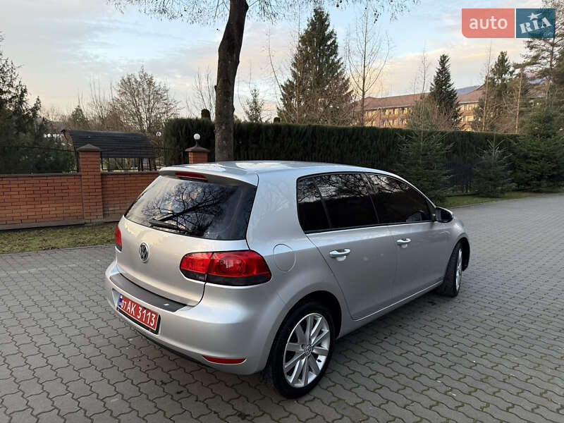 Хетчбек Volkswagen Golf 2010 в Сваляві