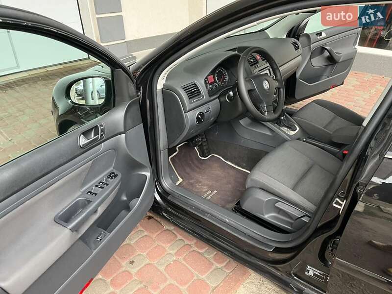 Хетчбек Volkswagen Golf 2006 в Рівному