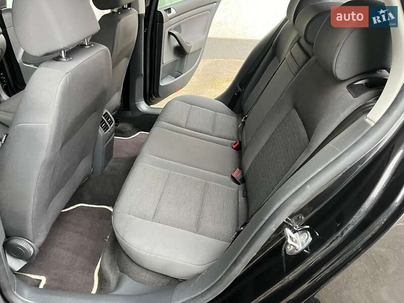 Хетчбек Volkswagen Golf 2006 в Рівному