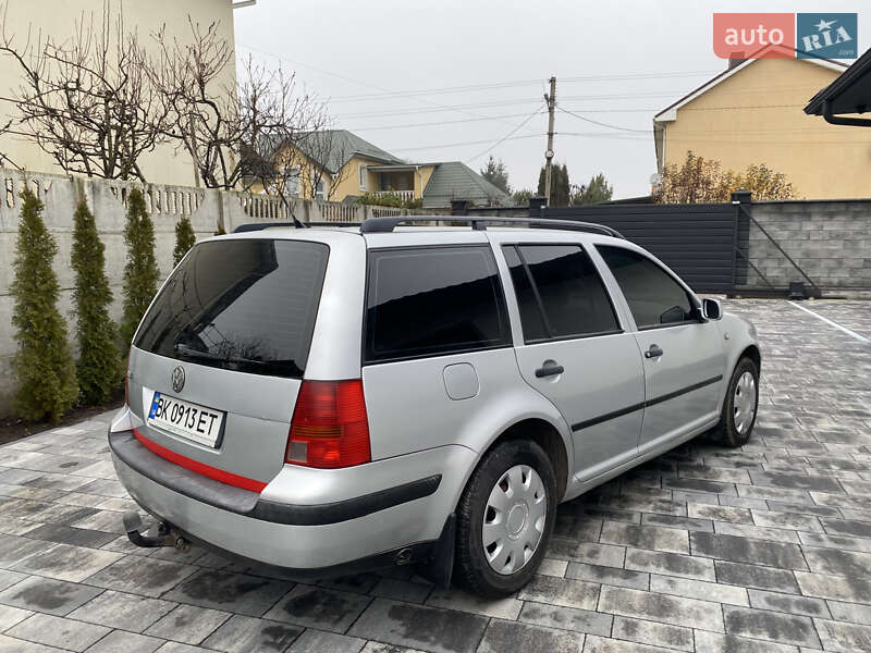 Універсал Volkswagen Golf 2000 в Рівному