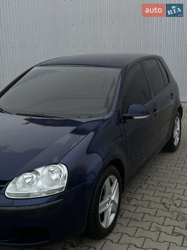 Хэтчбек Volkswagen Golf 2005 в Косове