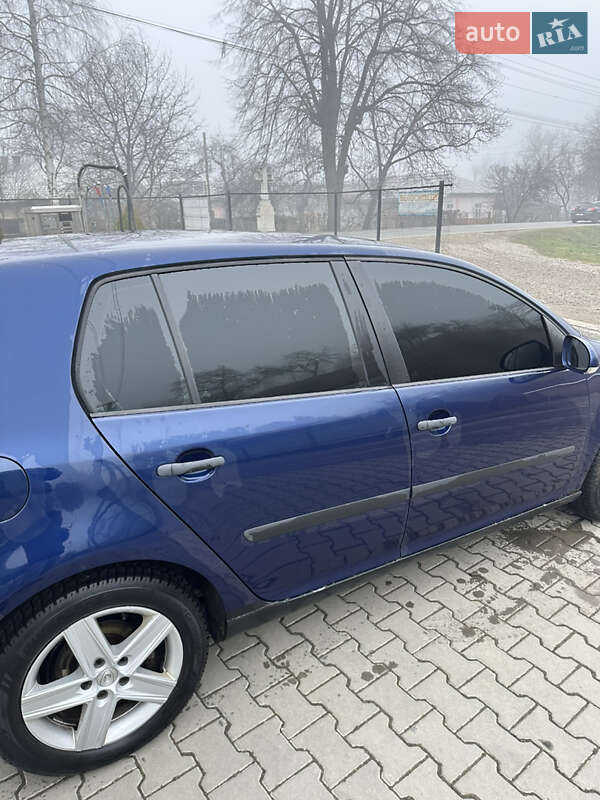 Хэтчбек Volkswagen Golf 2005 в Косове