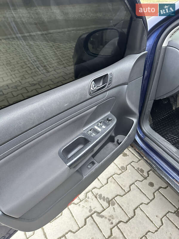 Хэтчбек Volkswagen Golf 2005 в Косове