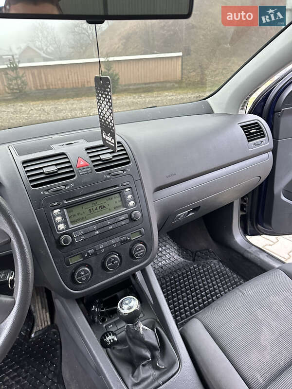 Хэтчбек Volkswagen Golf 2005 в Косове