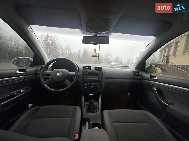 Хетчбек Volkswagen Golf 2004 в Крижополі