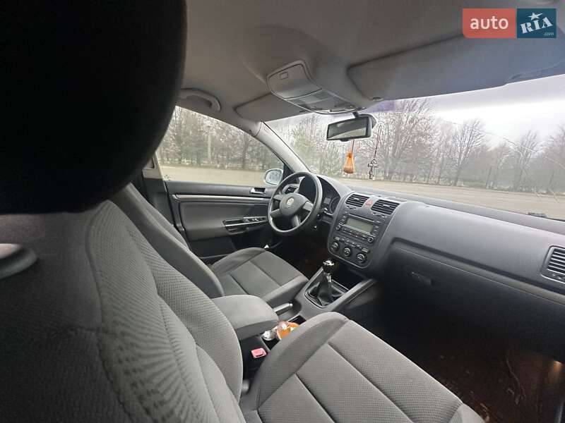 Хетчбек Volkswagen Golf 2004 в Крижополі