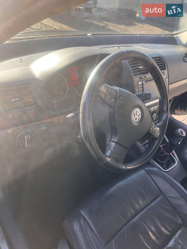 Хетчбек Volkswagen Golf 2004 в Львові