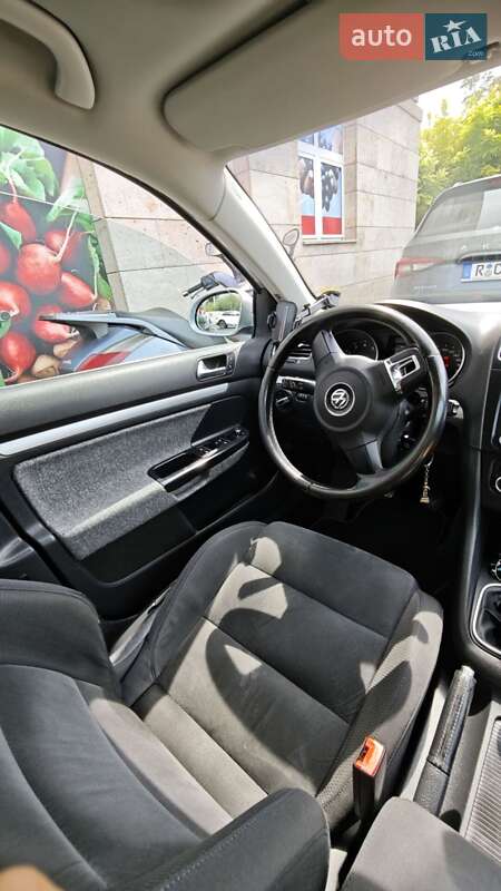 Універсал Volkswagen Golf 2009 в Вінниці