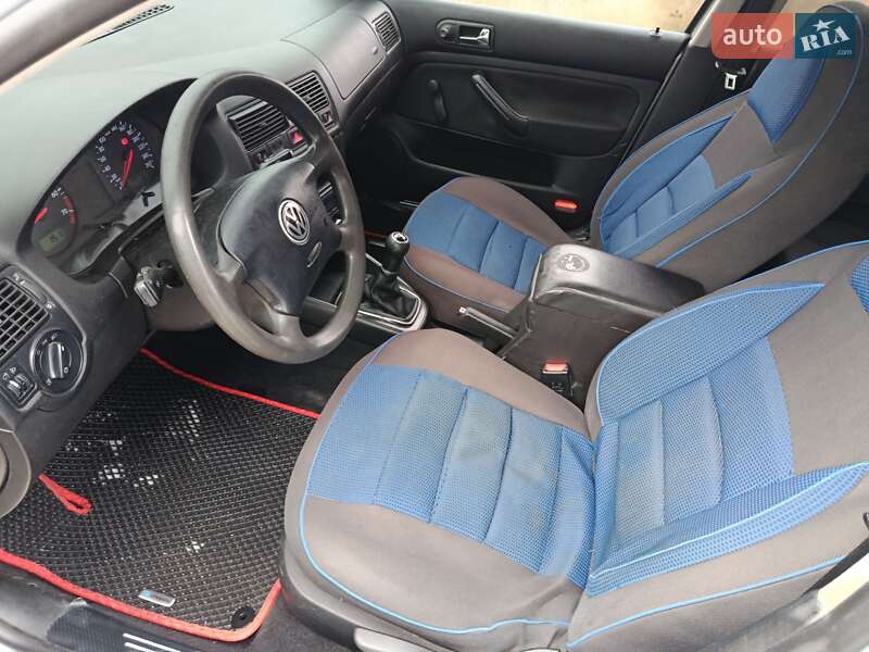 Універсал Volkswagen Golf 1999 в Рівному