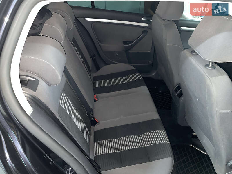 Хетчбек Volkswagen Golf 2008 в Києві