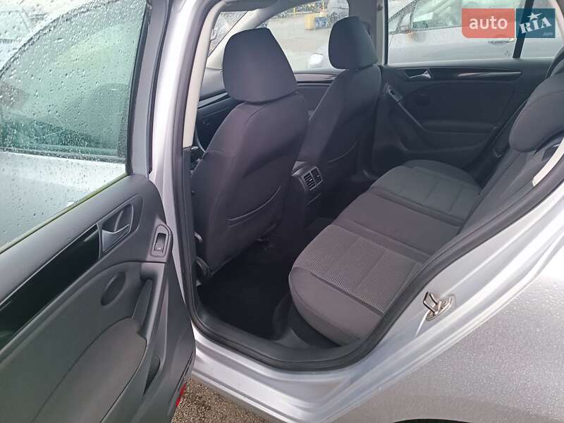 Хетчбек Volkswagen Golf 2009 в Києві