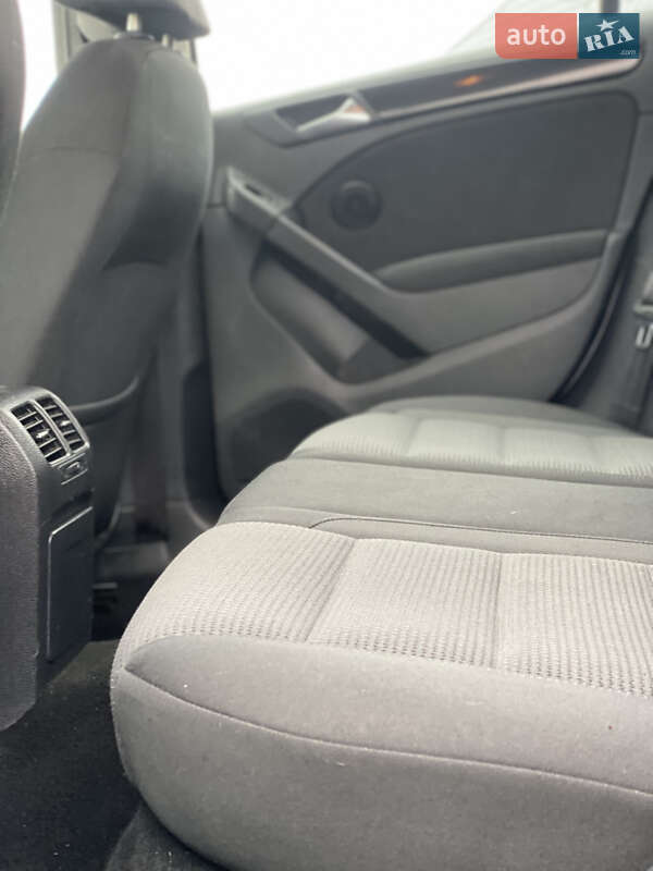 Хетчбек Volkswagen Golf 2009 в Старокостянтинові