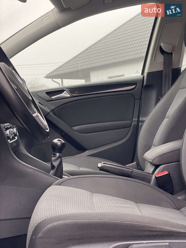 Хетчбек Volkswagen Golf 2009 в Старокостянтинові