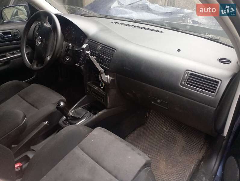 Універсал Volkswagen Golf 2005 в Березні