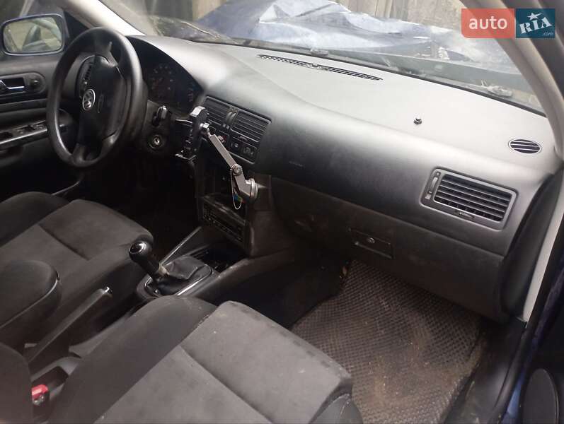 Універсал Volkswagen Golf 2005 в Березні