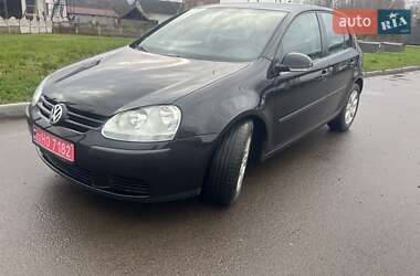 Хэтчбек Volkswagen Golf 2005 в Остроге