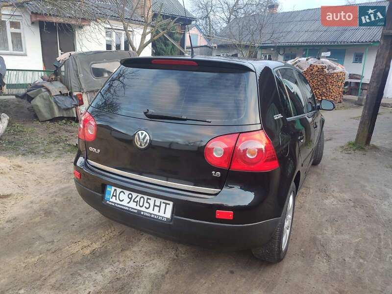 Хэтчбек Volkswagen Golf 2006 в Ковеле