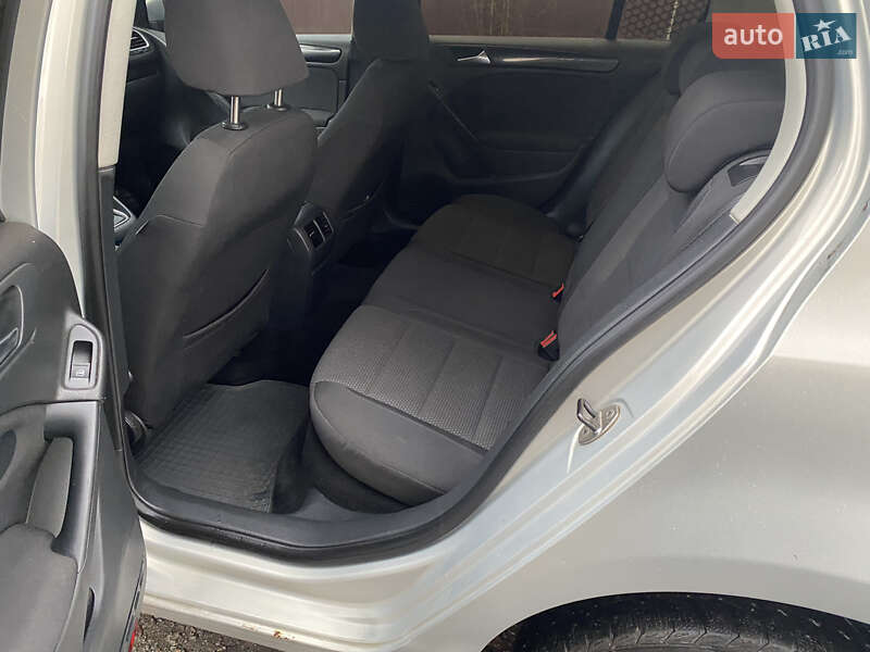 Хэтчбек Volkswagen Golf 2008 в Киеве