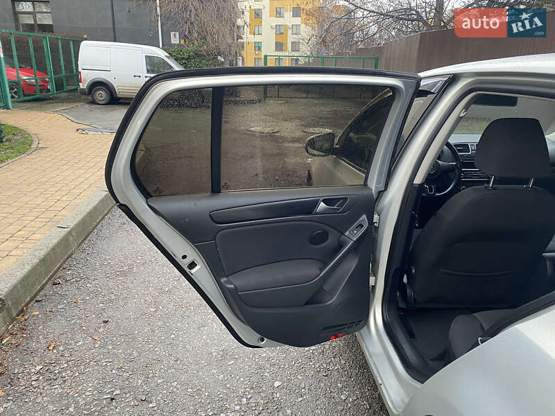 Хэтчбек Volkswagen Golf 2008 в Киеве