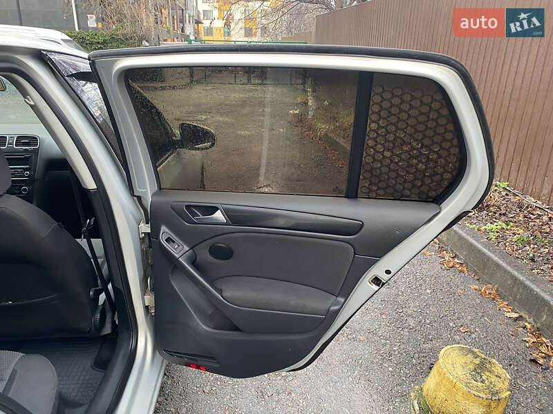 Хэтчбек Volkswagen Golf 2008 в Киеве