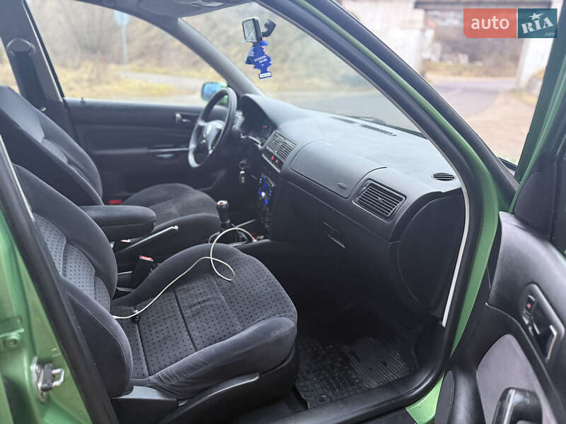 Хетчбек Volkswagen Golf 2000 в Турці