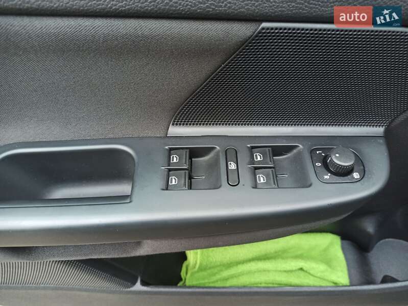 Універсал Volkswagen Golf 2012 в Запоріжжі