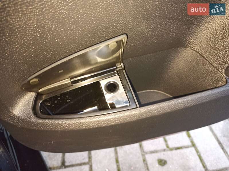 Універсал Volkswagen Golf 2012 в Запоріжжі