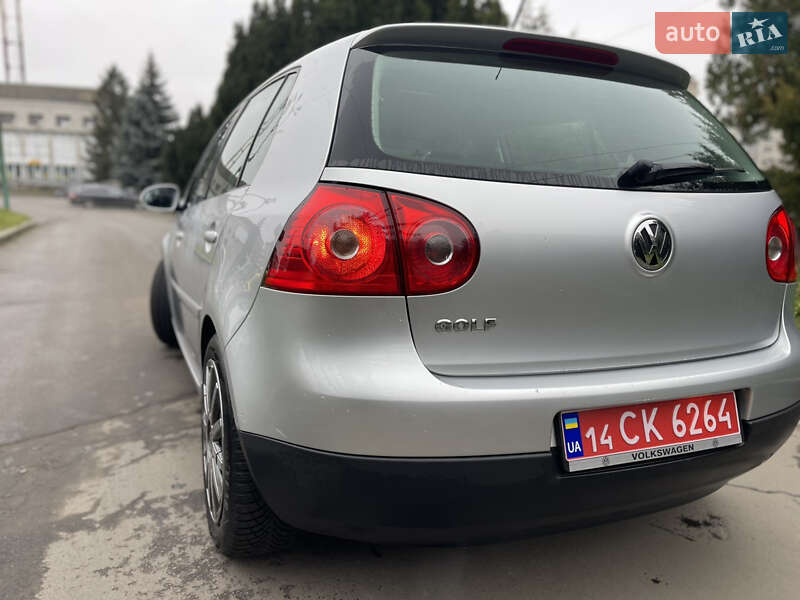 Хетчбек Volkswagen Golf 2006 в Шепетівці