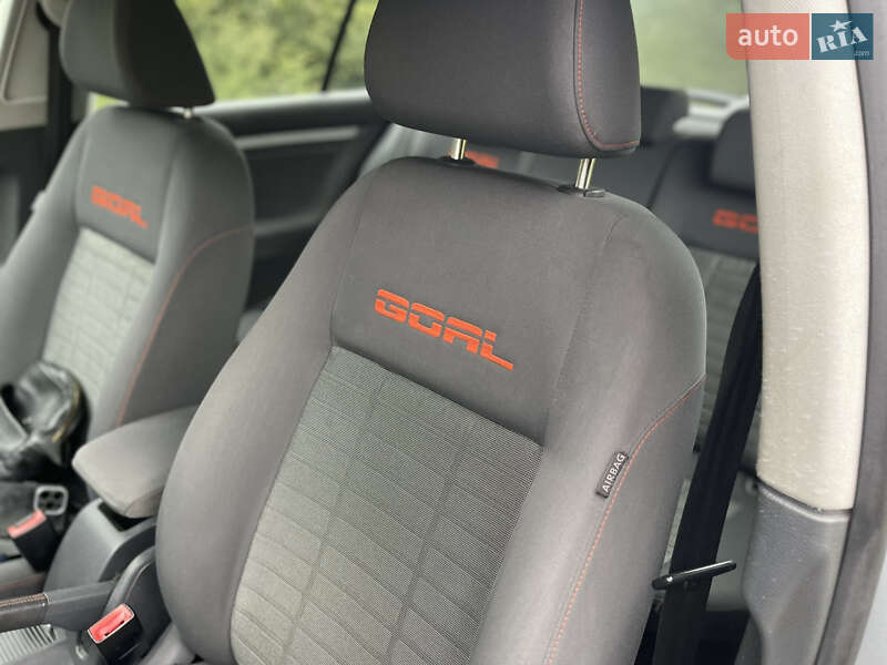 Хетчбек Volkswagen Golf 2006 в Шепетівці